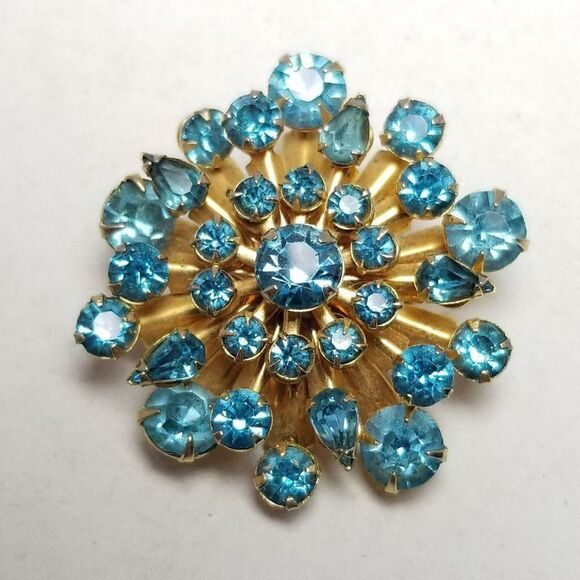 Vintage Radiant Blue Rhinestone Cluster Brooch, Gold Tone Setting, 50s Style - Picture 2 of 6